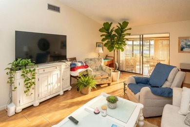 Amazing location on this water front villa. You can walk across - photo 4