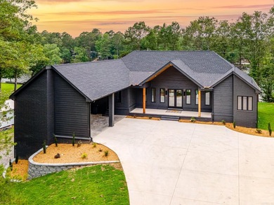 Lake Hamilton Home For Sale in Hot Springs National Park Arkansas