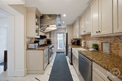 This 6 bedroom 6.5 bathroom property was once a boutique hotel - photo 15