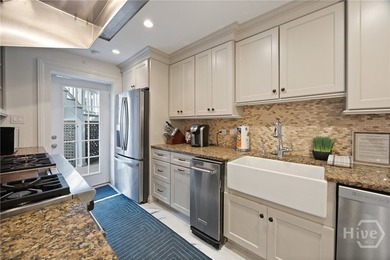This 6 bedroom 6.5 bathroom property was once a boutique hotel - photo 19