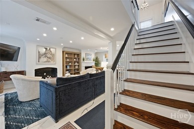 This 6 bedroom 6.5 bathroom property was once a boutique hotel - photo 21