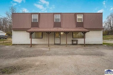 Versatile Commercial Building in Prime Location Discover an - photo 1