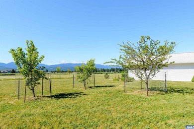 Welcome to 141 Kiwi Lane, a beautifully crafted home offering - photo 33