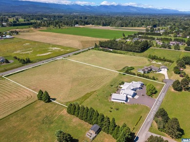 Welcome to 141 Kiwi Lane, a beautifully crafted home offering - photo 34