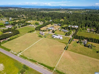 Welcome to 141 Kiwi Lane, a beautifully crafted home offering - photo 36