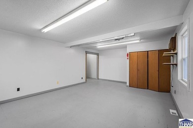 Versatile Commercial Building in Prime Location Discover an - photo 8
