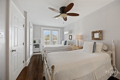 This 6 bedroom 6.5 bathroom property was once a boutique hotel - photo 39