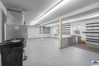 Versatile Commercial Building in Prime Location Discover an - photo 10
