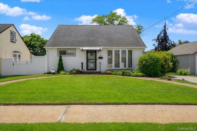 Welcome to 104 Franklin Place - a beautifully updated Cape - photo 1