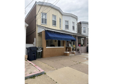 Adorable townhouse boasting an open and inviting floor plan. The - photo 1