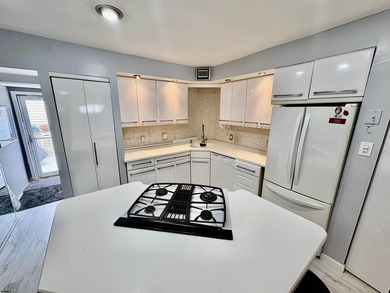 Adorable townhouse boasting an open and inviting floor plan. The - photo 5