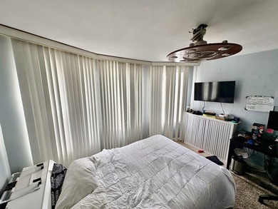 Adorable townhouse boasting an open and inviting floor plan. The - photo 10