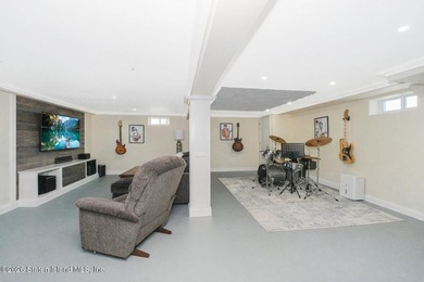 Charming detached ranch with fully finished detached garage - photo 15