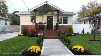 Charming detached ranch with fully finished detached garage - photo 16