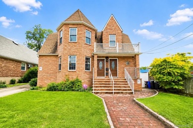 LOCATION LOCATION LOCATION !!!!! PROPERTY located at RIGHT BY - photo 1