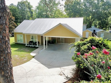 Welcome to this charming and spacious home in the heart of - photo 1