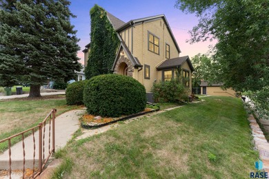 Lake Home For Sale in Chamberlain, South Dakota