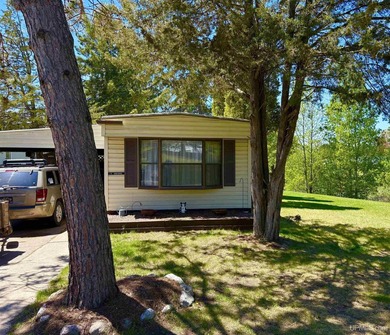 (private lake, pond, creek) Home Active Under Contract in Iron Mountain Michigan