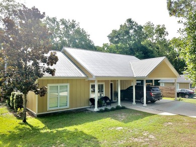 Welcome to this charming and spacious home in the heart of - photo 2