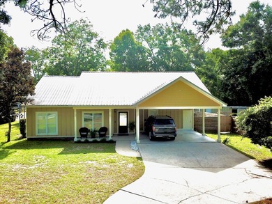 Welcome to this charming and spacious home in the heart of - photo 3