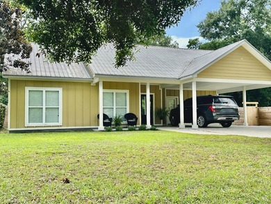 Welcome to this charming and spacious home in the heart of - photo 5