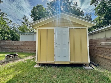 Welcome to this charming and spacious home in the heart of - photo 9