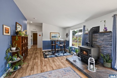 Welcome to this beautifully maintained 3-bedroom, 2-bath - photo 14