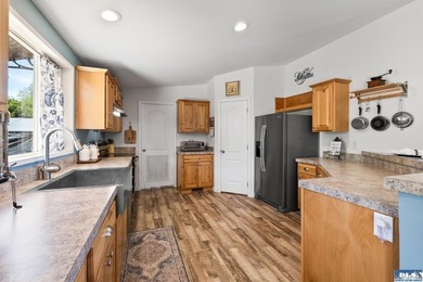 Welcome to this beautifully maintained 3-bedroom, 2-bath - photo 18