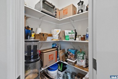 Welcome to this beautifully maintained 3-bedroom, 2-bath - photo 23