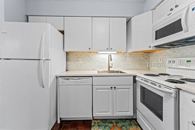 Turnkey, fully furnished second-floor 2-bedroom, 2-bath villa in - photo 5
