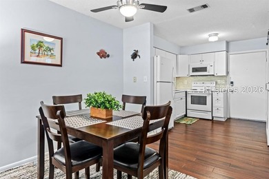 Turnkey, fully furnished second-floor 2-bedroom, 2-bath villa in - photo 6