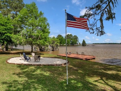 Lakefront Sanctuary on a Private Peninsula Nestled at the end of - photo 29