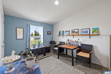 Welcome to this beautifully maintained 3-bedroom, 2-bath - photo 33