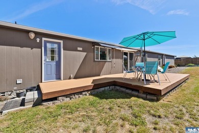 Welcome to this beautifully maintained 3-bedroom, 2-bath - photo 39