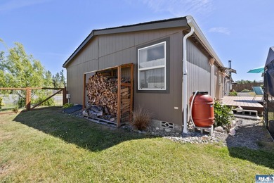 Welcome to this beautifully maintained 3-bedroom, 2-bath - photo 41