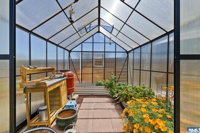 Welcome to this beautifully maintained 3-bedroom, 2-bath - photo 45