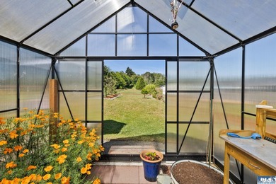 Welcome to this beautifully maintained 3-bedroom, 2-bath - photo 46
