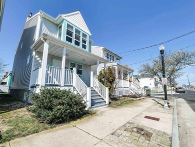 Just in time for summer! This single detached home with water - photo 3