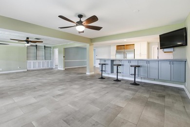 Welcome to this charming 3-bedroom, 2.5-bathroom waterfront - photo 16