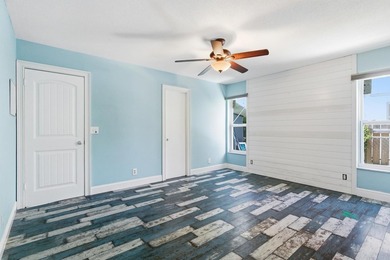Welcome to this charming 3-bedroom, 2.5-bathroom waterfront - photo 20