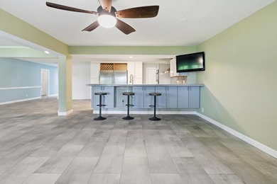 Welcome to this charming 3-bedroom, 2.5-bathroom waterfront - photo 21