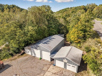 Want a setting with an ideal location close to town and near - photo 5