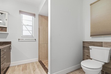 Welcome to this charming 3-bedroom, 2.5-bathroom waterfront - photo 26