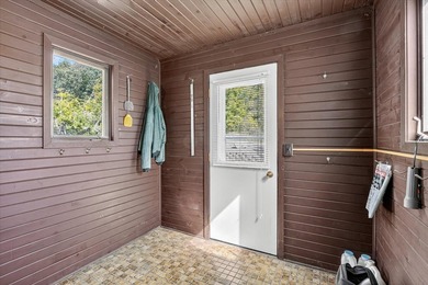Want a setting with an ideal location close to town and near - photo 7