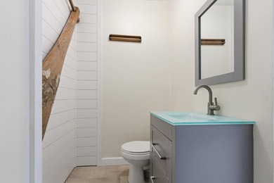 Welcome to this charming 3-bedroom, 2.5-bathroom waterfront - photo 36