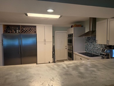 Welcome to this charming 3-bedroom, 2.5-bathroom waterfront - photo 38
