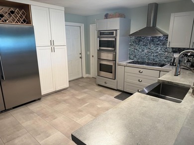 Welcome to this charming 3-bedroom, 2.5-bathroom waterfront - photo 40