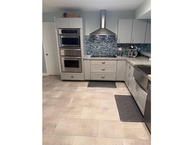Welcome to this charming 3-bedroom, 2.5-bathroom waterfront - photo 41