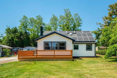 Welcome to 7 Front St, a beautifully renovated 4-bedroom - photo 1
