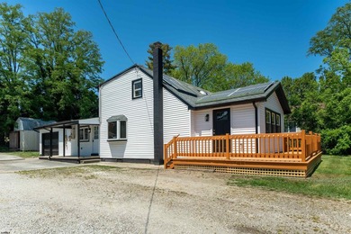 Welcome to 7 Front St, a beautifully renovated 4-bedroom - photo 4